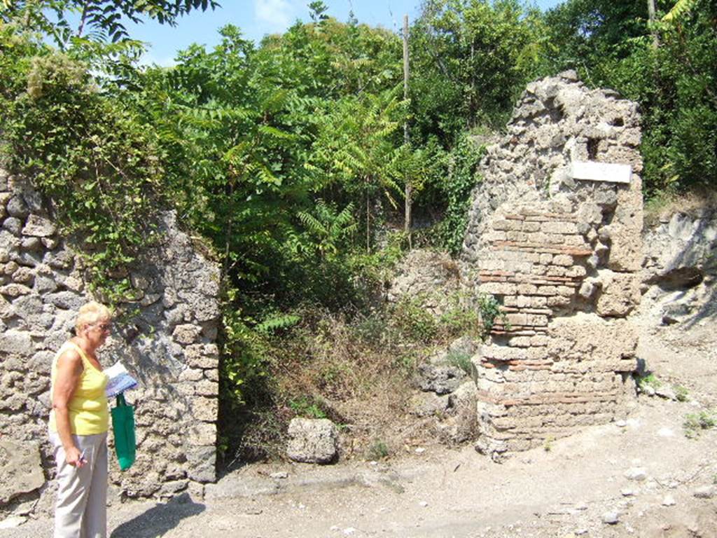 I.2.23 Pompeii. September 2005. Entrance doorway, looking north.