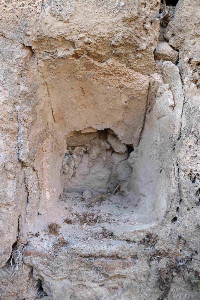 I.2.23 Pompeii. September 2018. 
Niche set into north wall of kitchen area. Photo courtesy of Aude Durand.