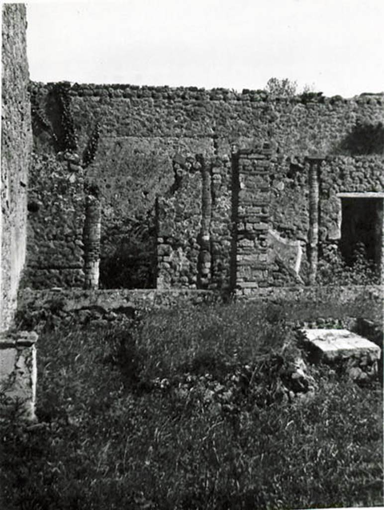 I.2.24 Pompeii. 1935 photo taken by Tatiana Warscher. Looking south across peristyle over remains of the triclinium, towards the rooms on the south side. On the left, the altar base can be seen, (see description from Boyce, on one of the photos above). 
See Warscher T., 1935. Codex Topographicus Pompeianus: Regio I.2. (no. 46), Rome: DAIR, whose copyright it remains.
According to Warscher, quoting Bull. Inst. 1874, p.255-256,  –
I.2.24. “Evidentemente in origine il peristilio aveva 6 colonne di mattoni verso O, e 4 verso S, congiunte da un muricciuolo alto m. 0,52, e coi suoi portici occupava tutta quella parte della casa, dimodochè intorno ad esso non vi erano camere, ad eccezione del triclinio, il quale benchè si apra sul peristilio, sta però piuttosto accanto all’atrio.
Più tardi però, quando si cercò di guadagnar più camere, qui pure, come in tante altre case, il peristilio dovette subire cambiamenti. L’estremità settentrionale, cioè del portico occidentale fu trasformata in una cameretta, nel cui muro orientale è conservata ancora una colonna. Tale cameretta ha la porta verso S ed una finestra verso E sul viridarium; nell’angolo SE di essa un rialzo di materiale mostra l’impressione d’un vaso rotondo.
Inoltre si inchiusero in un muro le colonne meridionali, trasformando quel portico in due camere, di cui la prima (da E serviva di cucina: vi si trova focolare, forno e cesso). 
Per supplire poi al portico così perduto, fra la penultima, adesso ultima, delle colonne occidentali e il muro orientale si costruì un pilastro quadrato: una trave, che congiunse colonna, pilastro e mura, dovette sorreggere il tetto dalla parte del viridario trasformata così in un portico. Più tardi soltanto quel pilastro fu congiunto col muro e colla colonna da un muricciuolo come quello del lato occidentale. - Tutti questi cambiamenti si riconoscono in modo indubitabile: I muri delle camere verso S sono appoggiati soltanto al muro meridionale, non congiunti con esso, e la stessa decorazione del peristilio continua nelle camere. Altri cambiamenti, che però ne’dettagli non è possibile di rintracciare, ci vengono accennati da una porta murata che all’estremità verso E del portico meridionale congiungeva una volta questo peristilio colla casa adiacente. - Presso l’angolo SO, accanto alle camere meridionali, una parte del suolo è innalzata un poco e inchiusa a linea curva verso E da un muricciuolo (alto m. 0,61 di fuori, 0,52 di dentro), del resto da un margine poco elevato; e chiara ne è la destinazione: vi si trovarono alcune anfore, appoggiate al muro. - Sul lato meridionale del pilastro summentovato troviamo la seguente iscrizione, la cui significazione sarà simile a quella dell’iscrizione de’librari; siccome però è scritta a carbone, così  non sene poteva leggere che questo:
Q  VERANIVS  RVFVS   C   POMIO  IIVS  CALVS
VEDIVS  SIRICVS           C             SANT       III
      RENTIVS FELIC                                                         (CIL IV. 3952)
(translation: I.2.24 “Evidently the original peristyle would have had 6 masonry columns towards the west side,  and 4 towards the south, joined by a wall 0,52m high, and with its porticoes covering all that part of the house, so around it there were no rooms, with the exception of the triclinium, which although it opened onto the peristyle, it was however rather near to the atrium. Later though, when more rooms were sought, as in many other cases, the peristyle underwent changes. The northern end of the western portico was altered into a room, in the east wall of which, a column was still preserved. This room had a door towards the south and a window towards the east onto the garden: in the south-east corner a prominence of material showed the impression of a round pot. Also enclosed into a wall were the southern columns, transforming this portico into two rooms, of which the first (from the east, used as a kitchen: hearth, oven and latrine).To compensate for the lost portico, a square pillar was built between the penultimate and last western columns and the eastern wall; a