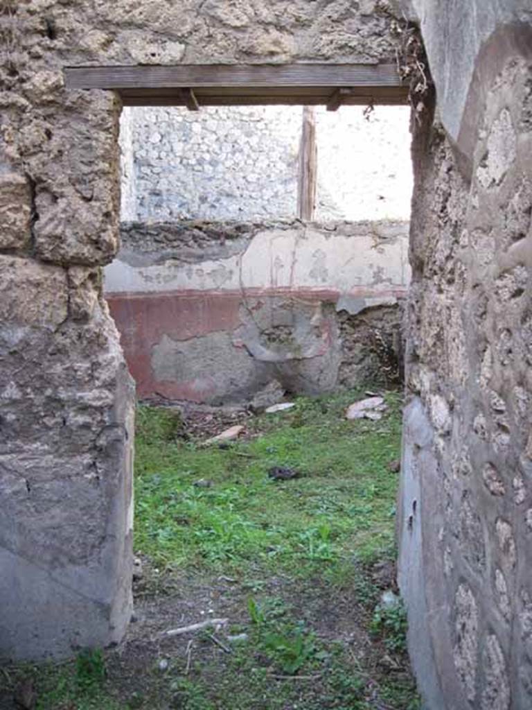 I.2.28 Pompeii. September 2010. Doorway in north wall of cubiculum, leading to room on south side of triclinium. Looking north. Photo courtesy of Drew Baker.