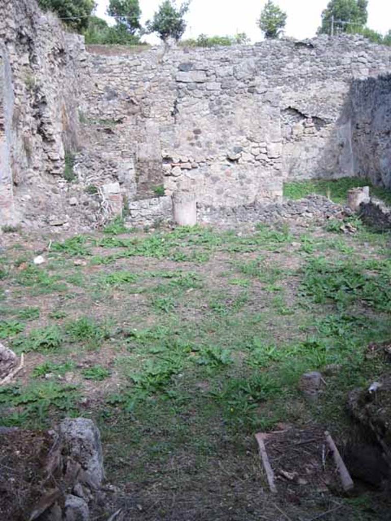I.2.28 Pompeii. September 2010. Looking east from triclinium across garden area. The remains of the cistern-mouth can be seen on the lower right.
Photo courtesy of Drew Baker.