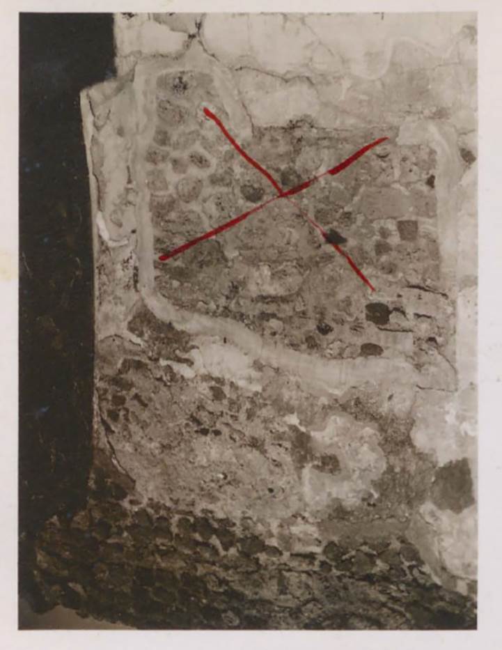 I.2.28 Pompeii. Pre-1942. Looking towards east wall of large triclinium.
According to Warscher, “X” marks the spot which was the place of the painting of Cassandra prophesizing.
She remarked that –
“the destruction of landscapes on the north and south walls show how wise the transfer of the painting of Cassandra to the Museum had been.”
(La distruzione dei paesaggi dipinti sulle pareti nord e sud mostrano quanto sia stato saggio il trasferimento della pittura di Cassandra nel Museo.)
See Warscher, T. 1942. Catalogo illustrato degli affreschi del Museo Nazionale di Napoli. Sala LXXIX. Vol.1. Rome, Swedish Institute