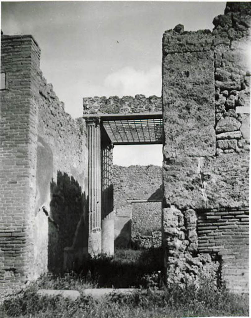 I.2.28 Pompeii. 1935 photo taken by Tatiana Warscher. Looking north to entrance doorway, and west side of entrance corridor.
See Warscher T., 1935. Codex Topographicus Pompeianus: Regio I.2. (no.50), Rome: DAIR, whose copyright it remains.
Warcher wrote –  I.2.28/29 “La casa no.28 presenta un interesse speciale. La prima cosa – un atrio tetrastilo con un impluvio difeso da inferriata.  Poi il triclinio a mattoni (h) costruito sopra uno sotterraneo; infine un piccolo forno (k). Quanto alla pittura – non c’è rimaste niente sul posto. Dal triclinio (i) è stata tolta la pittura di Cassandra e d’un bel paesaggio non si vedono che le traccie deboli.”
(translation: House number 28 presents a special interest. Firstly a tetrastyle atrium with an impluvium guarded with an iron grating. Then the masonry triclinium (h) constructed above an underground area.  Finally, a small oven (k). As for the paintings, nothing remains in situ.
The painting of Cassandra has been removed from the triclinium, and only the ruined traces of a beautiful landscape could be seen.” (Note: the numbers in brackets refer to Warscher’s plan with room numbers).