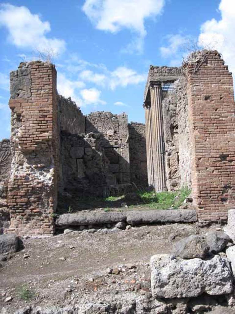 I.2.29 Pompeii. September 2010. Looking north to entrance doorway from Vicolo del Conciapelle. Photo courtesy of Drew Baker.
According to CTP, originally before the 1943 bombing, this entrance had three steps leading up to it. See Van der Poel, H. B., 1986. Corpus Topographicum Pompeianum, Part IIIA. Austin: University of Texas. (p.4)