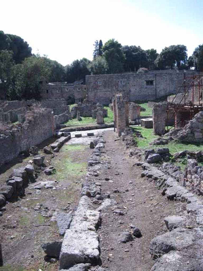 I.2.30 Pompeii. September 2010. Looking west on Vicolo del Conciapelle towards Via Stabiana. Photo courtesy of Drew Baker.