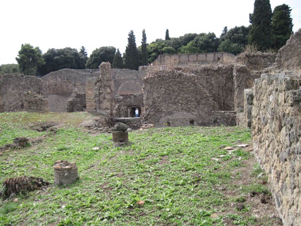 I.3.3 Pompeii. September 2010. Upper peristyle area, looking towards west side and north-west corner.  Stairs from lower house are in the centre of photo.  Photo courtesy of Drew Baker.