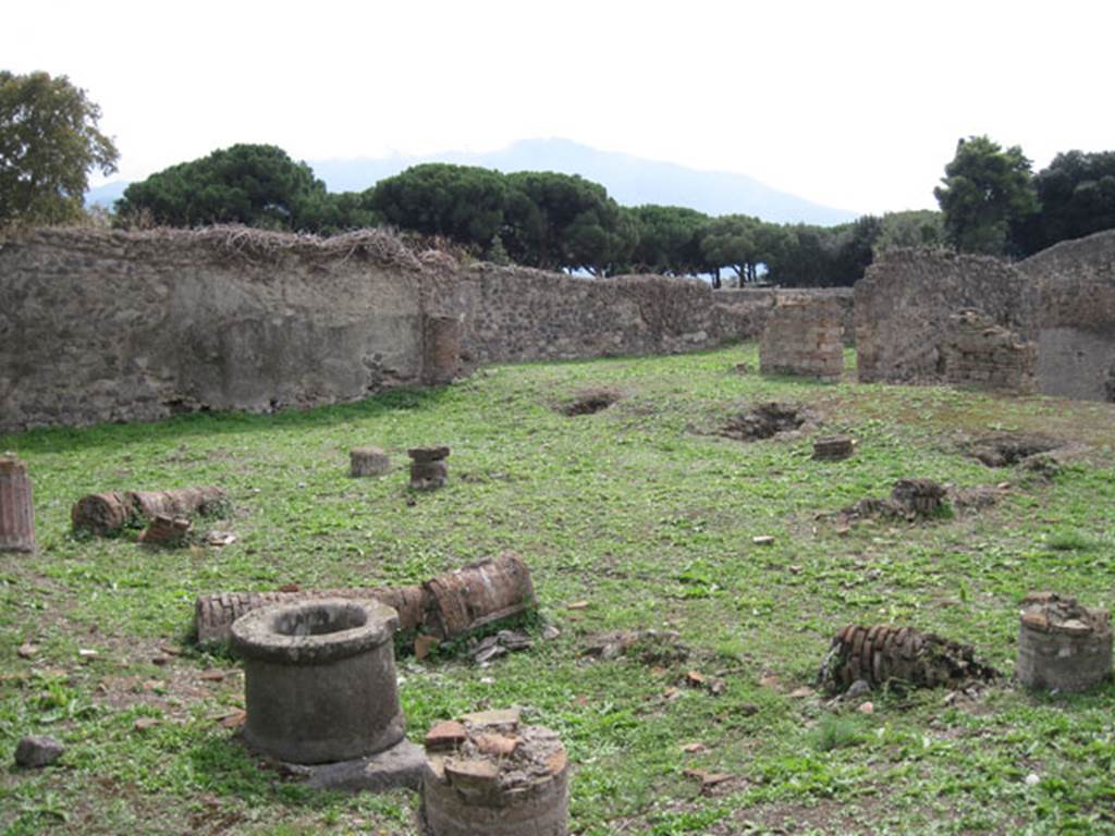 I.3.3 Pompeii. September 2010. Upper peristyle area, looking towards the room in the south-western corner. Photo courtesy of Drew Baker.