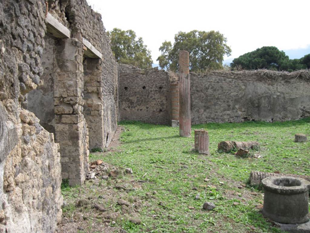 I.3.3 Pompeii. September 2010. Upper peristyle area, looking south towards south-east corner.  Photo courtesy of Drew Baker.