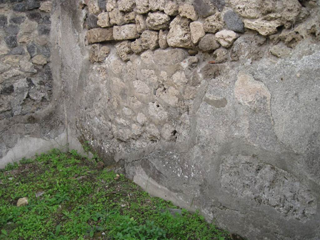 I.3.3 Pompeii. September 2010. Upper peristyle area, south wall and south-east corner of cubiculum.  Photo courtesy of Drew Baker.