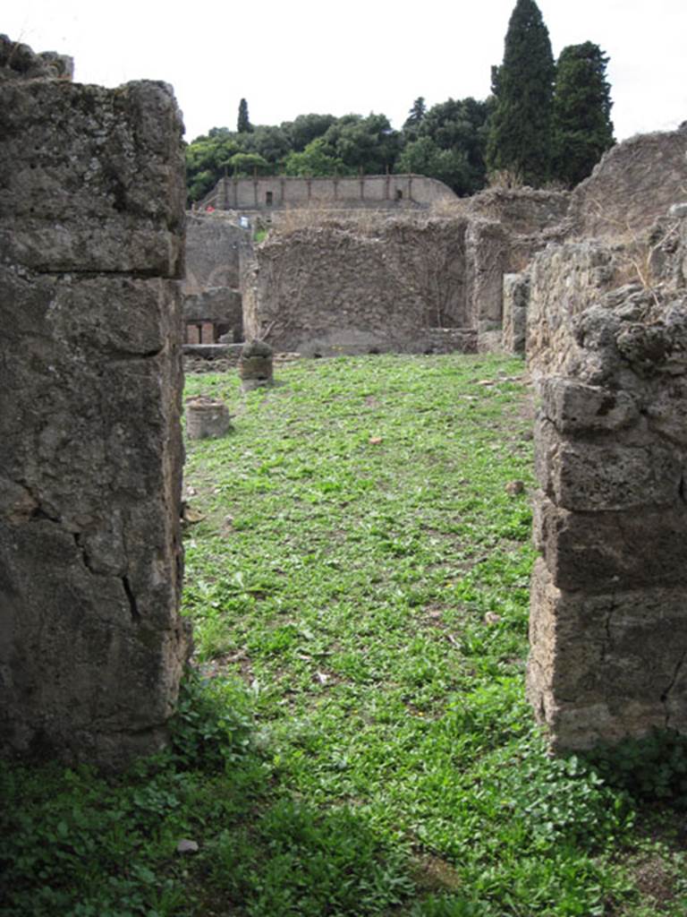 I.3.3 Pompeii. September 2010. Upper peristyle area, looking west through doorway from cubiculum towards north side of portico. Photo courtesy of Drew Baker.