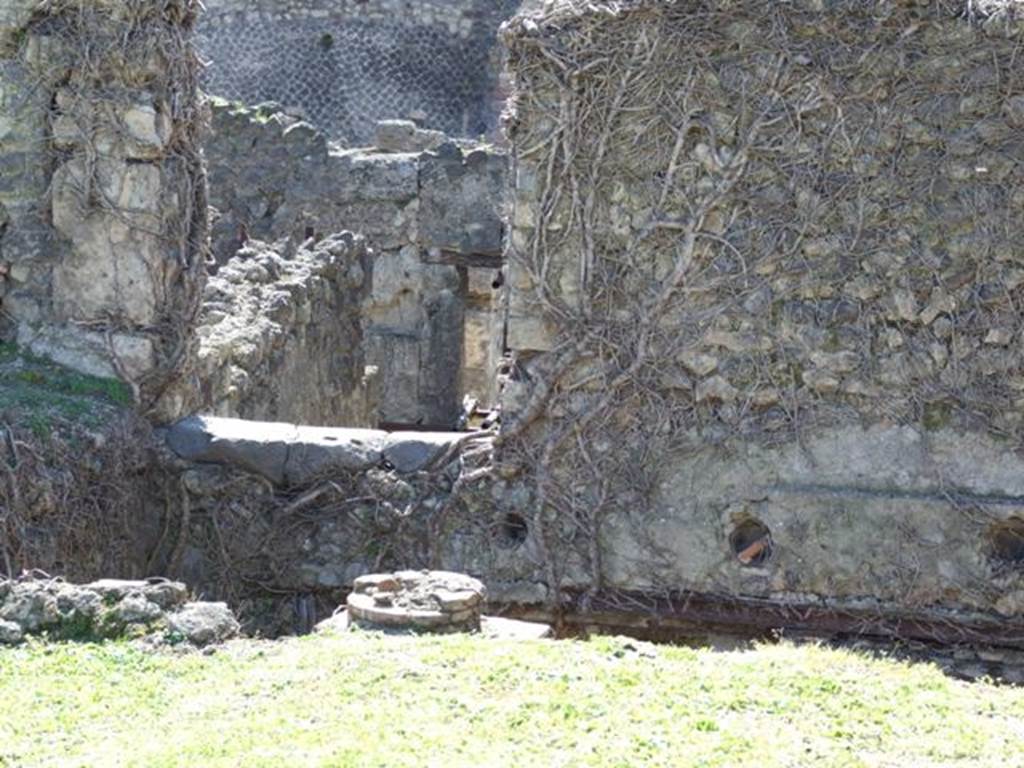 1.3.3 Pompeii. March 2009.  West portico, with collapsed floor, at the top of staircase leading down to atrium on the lower level. The remains of one of the brick columns of the west portico can be seen. According to Fiorelli, “on the column of this portico nearest the staircase, one reads amongst other graffiti 
STATIVS, PROBVS, FLAMILLA, and more underneath at the same place:
CORNIILIVS SVCRIO
CARITO PRIMIGIINIII.
SALVTII. PLVRIMA.
See Pappalardo, U., 2001. La Descrizione di Pompei per Giuseppe Fiorelli (1875). Napoli: Massa Editore. (p.38)
According to Epigraphik-Datenbank Clauss/Slaby (See www.manfredclauss.de), these read as –
Firmilla   CIL IV 3973
Probus   CIL IV 3974
Statius    CIL IV 3975
Cornelius
Carito Primi<g=C>enie
salute(m) plurima(m)       CIL IV 3976