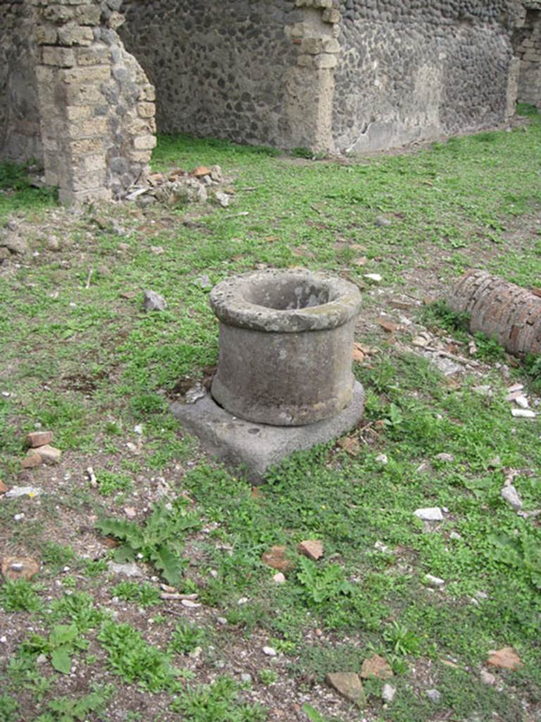 I.3.3 Pompeii. September 2010. Upper peristyle area, detail of tufa puteal or well-head, looking east. Photo courtesy of Drew Baker.