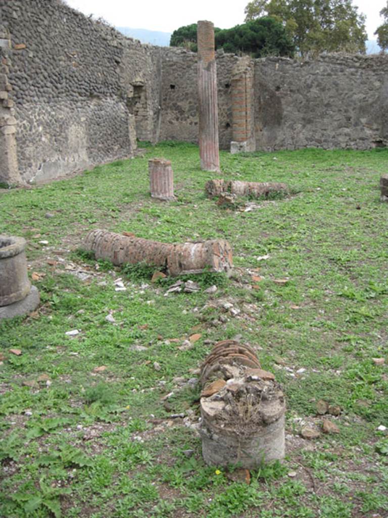 I.3.3 Pompeii. September 2010. Upper peristyle area, looking south along east side of peristyle, with overview of columns. Photo courtesy of Drew Baker.
According to Fiorelli, 
on another column in the opposite row, towards the eastern side, was written:
Q  SPVRENNIVS PRISCVS
    PRIM   PILAR
                 PILAR
See Pappalardo, U., 2001. La Descrizione di Pompei per Giuseppe Fiorelli (1875). Napoli: Massa Editore. (p.38)
According to Epigraphik-Datenbank Clauss/Slaby (See www.manfredclauss.de), CIL IV 3992 read as –
Q(uintus) Spurennius Priscus
prim(i)pilar(is)
(primi)pilar(is)
According to Mau, “To the same division of the Army probably belonged a centurion of the first rank, Q. Spurennius Priscus, whose name was found in a house at I.III.3”
A similar description was found in VIII.3.21 and related to the fifth praetorian cohort, of the century led by Martialis.
See Mau, A., 1907, translated by Kelsey F. W. Pompeii: Its Life and Art. New York: Macmillan. (p.492)
