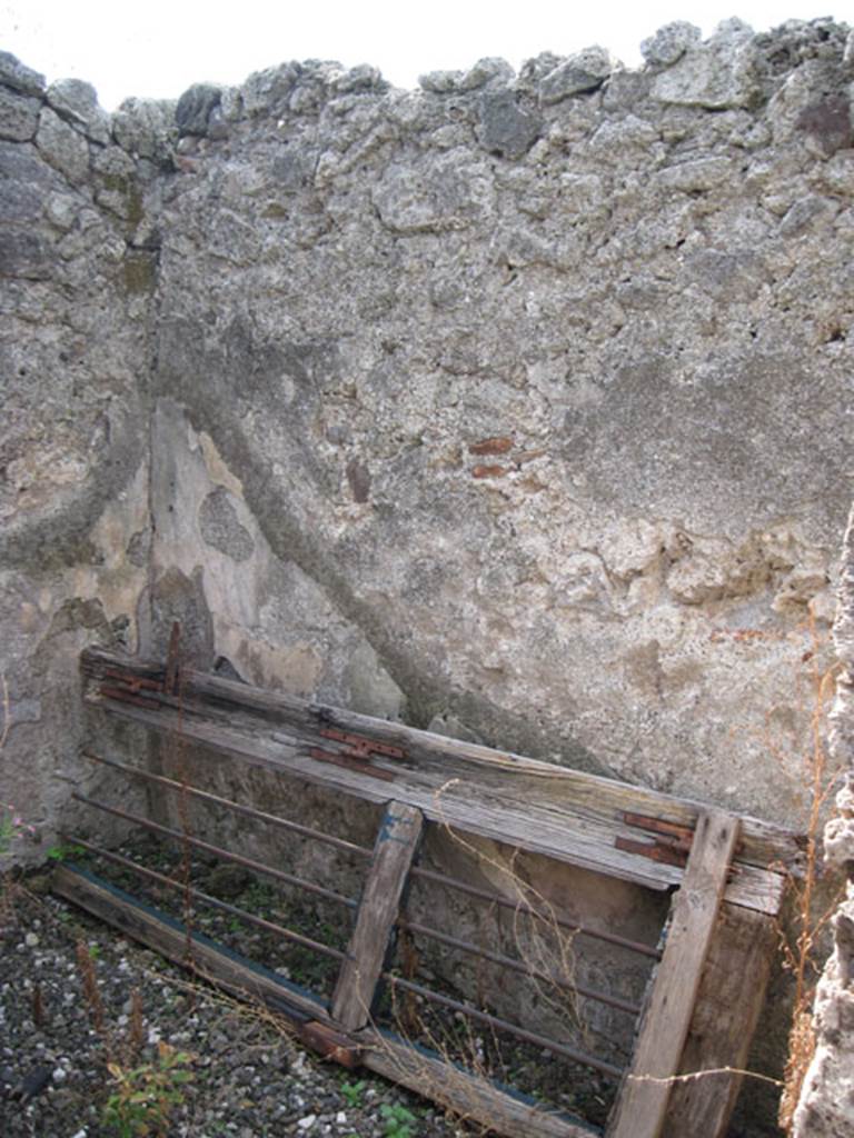 I.3.3 Pompeii. September 2010. West wall and south-west corner of cubiculum. Photo courtesy of Drew Baker.