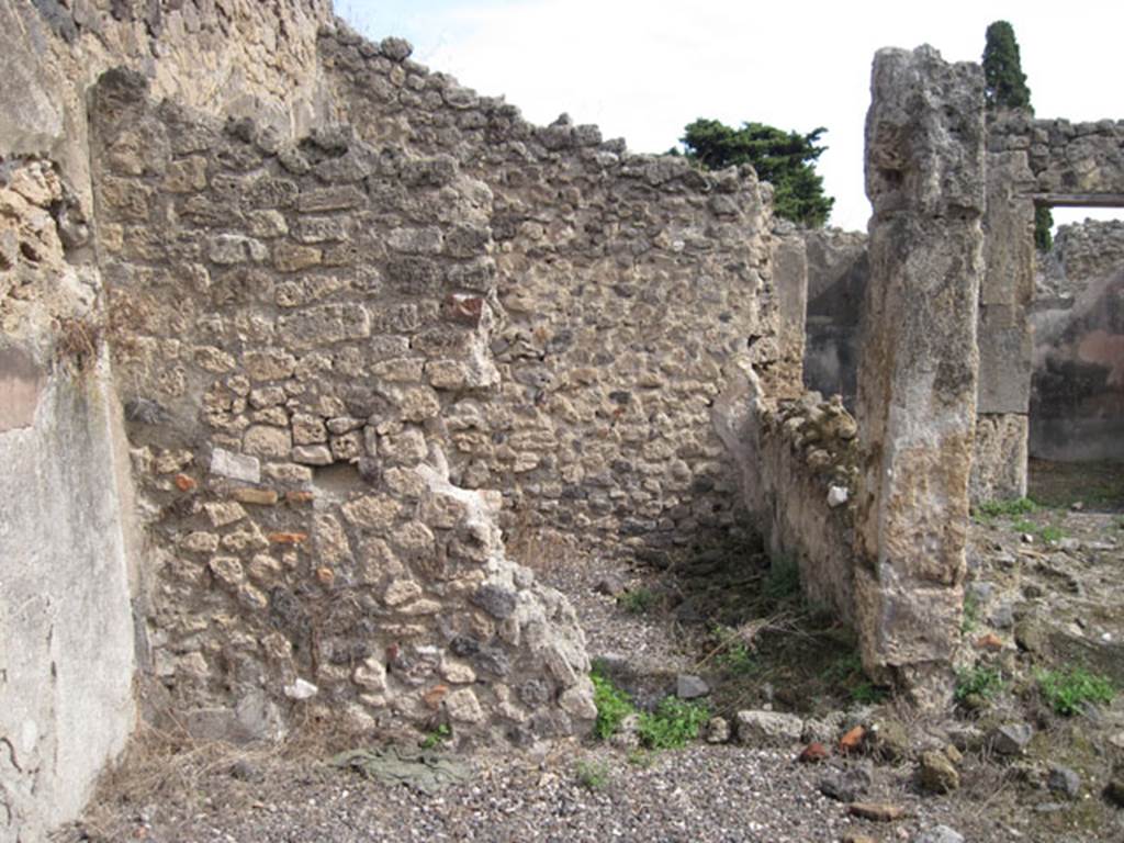 I.3.8b Pompeii. September 2010. Looking east to doorway to room in north-east corner of peristyle. Fiorelli described this room as l’apotheca (small storeroom?), with another one at its rear. See Pappalardo, U., 2001. La Descrizione di Pompei per Giuseppe Fiorelli (1875). Napoli: Massa Editore. (p.39). Photo courtesy of Drew Baker.