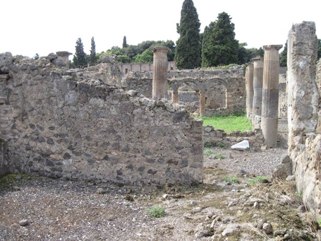 I.3.8b Pompeii. September 2010. Looking east to doorway to north-central room, looking from east portico of peristyle. According to Fiorelli, this was the doorway to the tablinum.
Photo courtesy of Drew Baker.