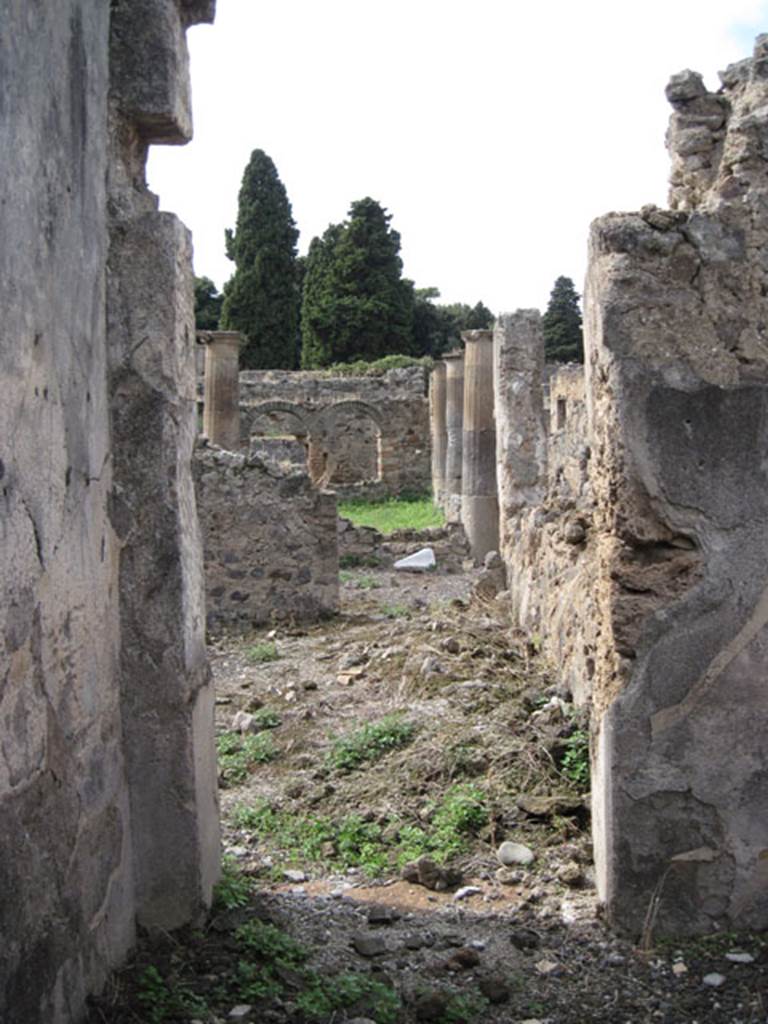 I.3.8b Pompeii. September 2010. Looking west through doorway of triclinium into tablinum.
Photo courtesy of Drew Baker.