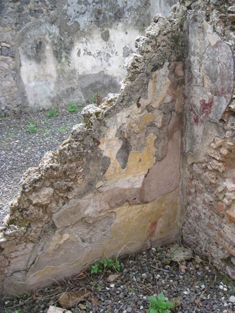 I.3.8b Pompeii. September 2010. South partition wall in south-west corner in cubiculum.
Photo courtesy of Drew Baker.