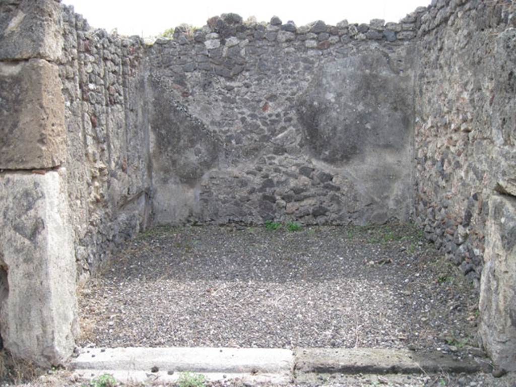 I.3.8b Pompeii. September 2010. Looking south into oecus in south-east corner of peristyle.
Fiorelli described this as an oecus. Photo courtesy of Drew Baker.