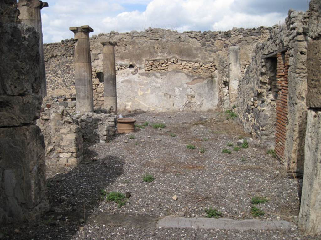 I.3.8b Pompeii. September 2010. Looking north across east portico of peristyle, from oecus in south-east corner. Photo courtesy of Drew Baker.