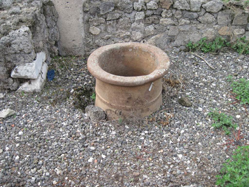 I.3.8b Pompeii. September 2010. Looking west showing detail of terracotta puteal. Photo courtesy of Drew Baker.