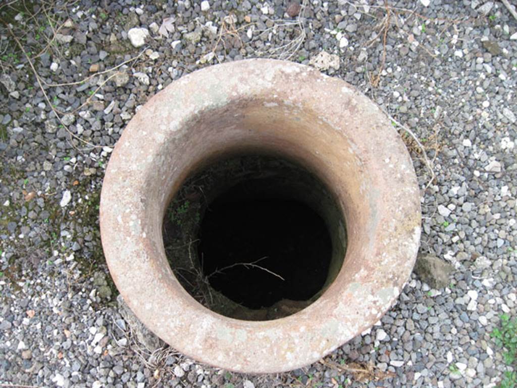 I.3.8b Pompeii. September 2010. Looking into void below the terracotta puteal. Photo courtesy of Drew Baker.