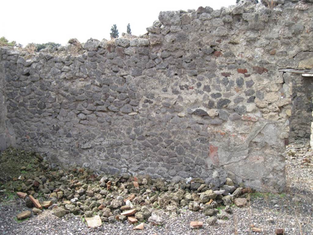 I.3.8b Pompeii. September 2010. West wall of exedra, opening south of south portico.
The south portico continues westwards through the doorway on the right side of the image.
Photo courtesy of Drew Baker.