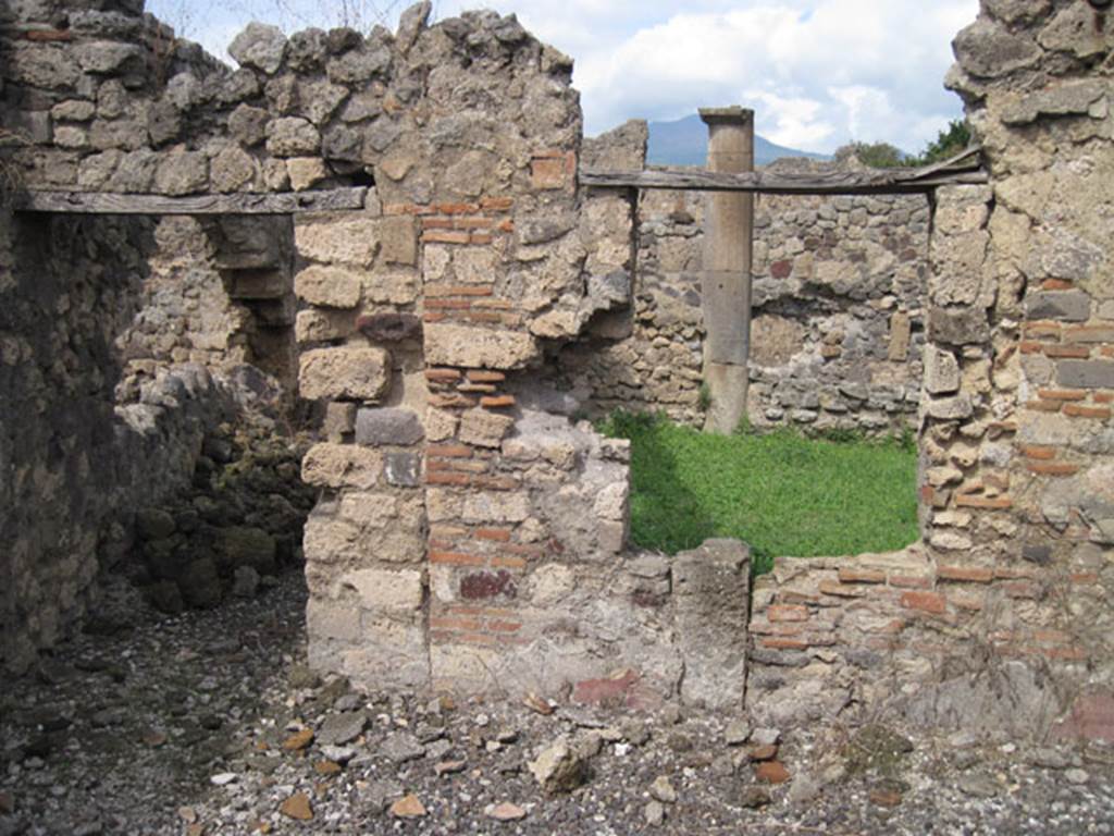 I.3.8b Pompeii. September 2010. North wall and window onto peristyle garden. Photo courtesy of Drew Baker.