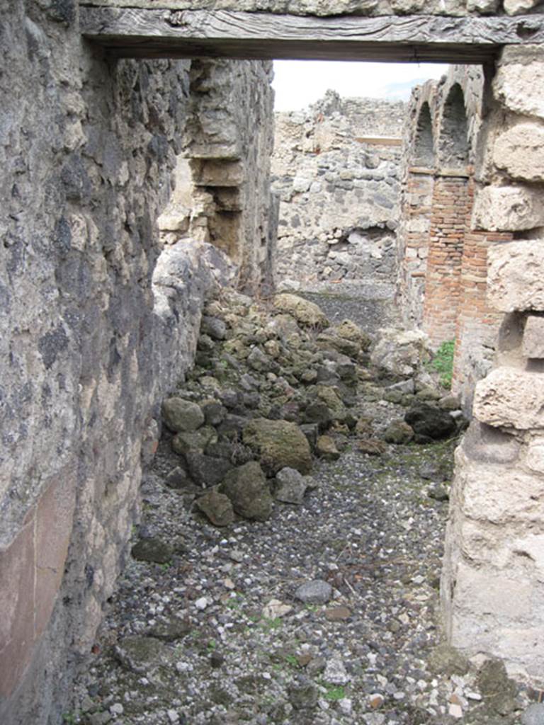I.3.8b Pompeii. September 2010. Looking north through doorway into west portico of peristyle. Photo courtesy of Drew Baker.