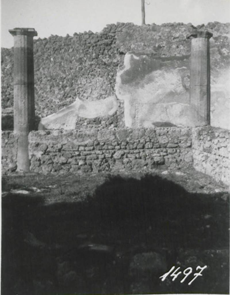 I.3.8b Pompeii. 1935 photograph taken by Tatiana Warscher. Taken from the centre of the peristyle, looking towards the second and third columns of the north portico.  
See Warscher, T, 1935: Codex Topographicus Pompejanus, Regio I, 3: (no.21), Rome, DAIR, whose copyright it remains.