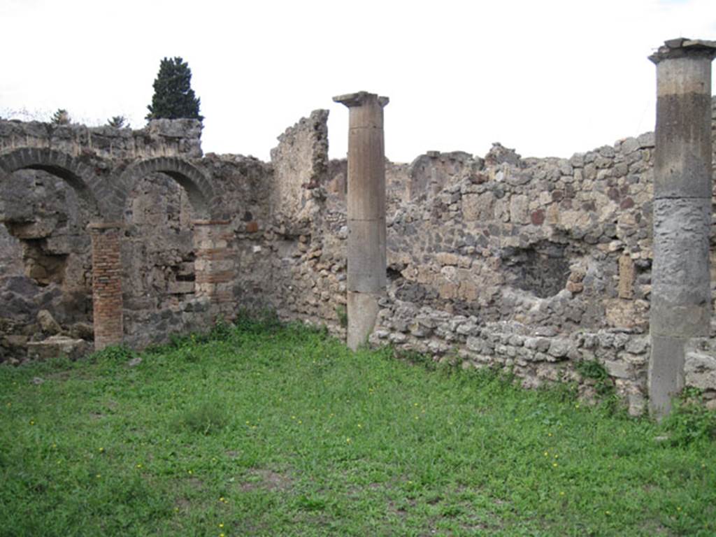 I.3.8b Pompeii. September 2010. Looking towards north-west corner of peristyle. Photo courtesy of Drew Baker.