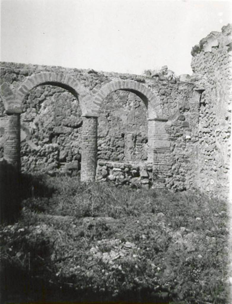 I.3.8b Pompeii. 1935 photograph taken by Tatiana Warscher. Looking towards west portico and north-west corner of peristyle. 
See Warscher, T, 1935: Codex Topographicus Pompejanus, Regio I, 3: (no.17a), Rome, DAIR, whose copyright it remains.