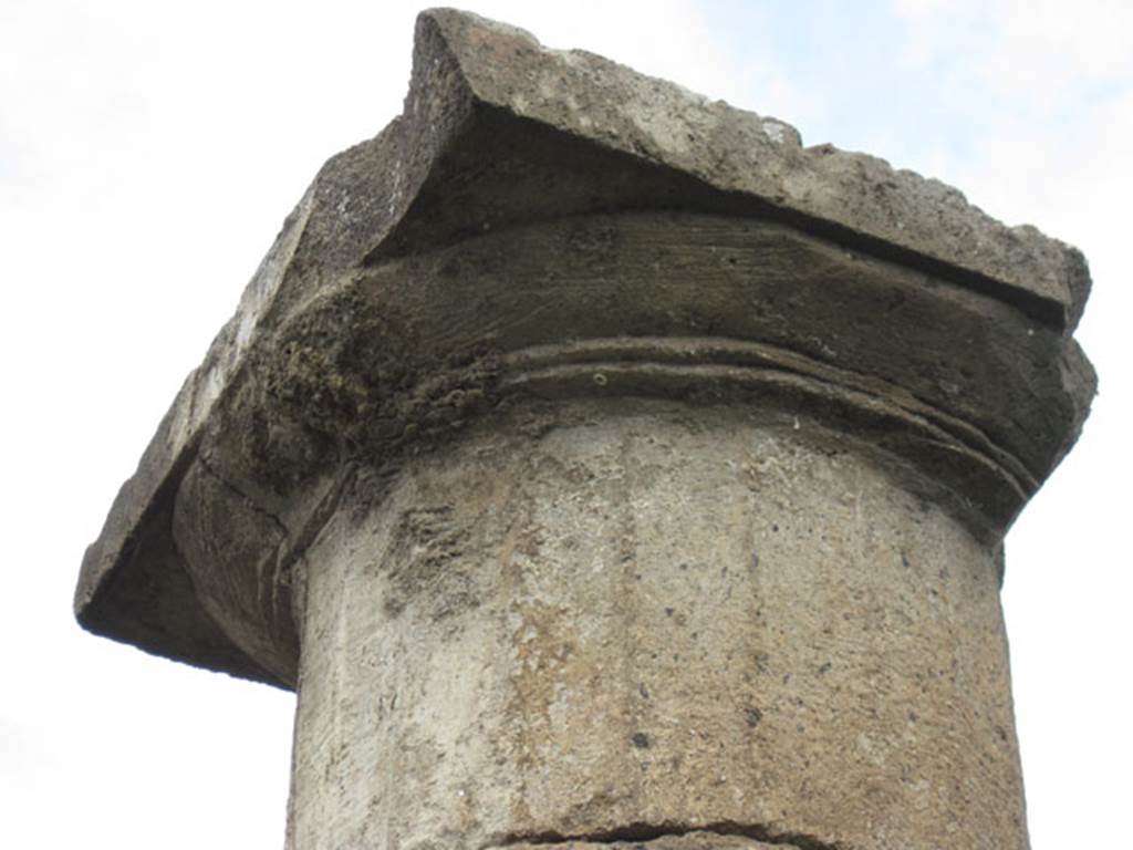 I.3.8b Pompeii. September 2010. Detail of Doric capital from column. Photo courtesy of Drew Baker.