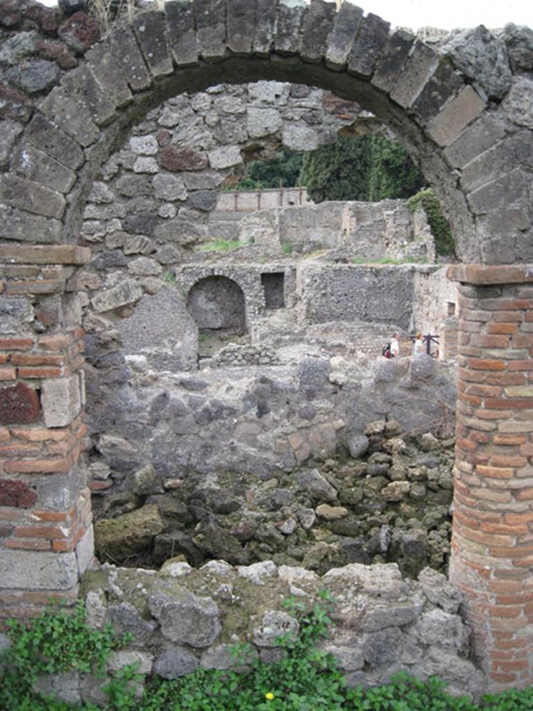 I.3.8b Pompeii. September 2010. Detail of southern arch. Photo courtesy of Drew Baker.