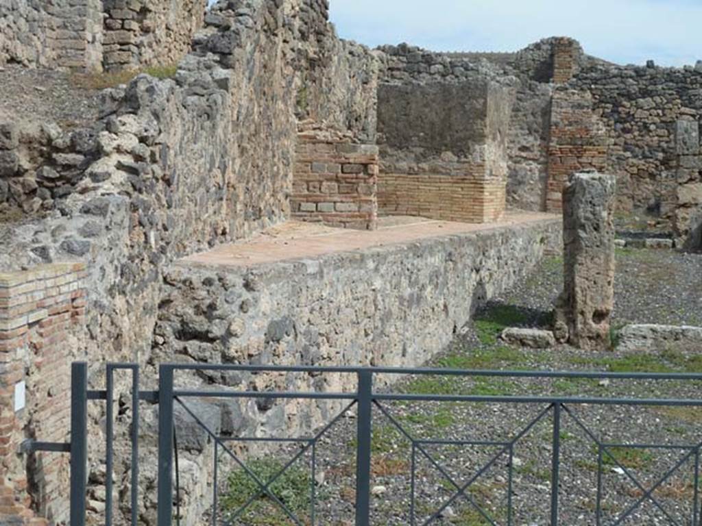 I.3.10 Pompeii. September 2015. Looking east across entrance doorway towards area that Fiorelli thought had been altered from its ancient design by the work directed by Domenico Fontana on the Sarno canal.
See Pappalardo, U., 2001. La Descrizione di Pompei per Giuseppe Fiorelli (1875). Napoli: Massa Editore. (p.39)