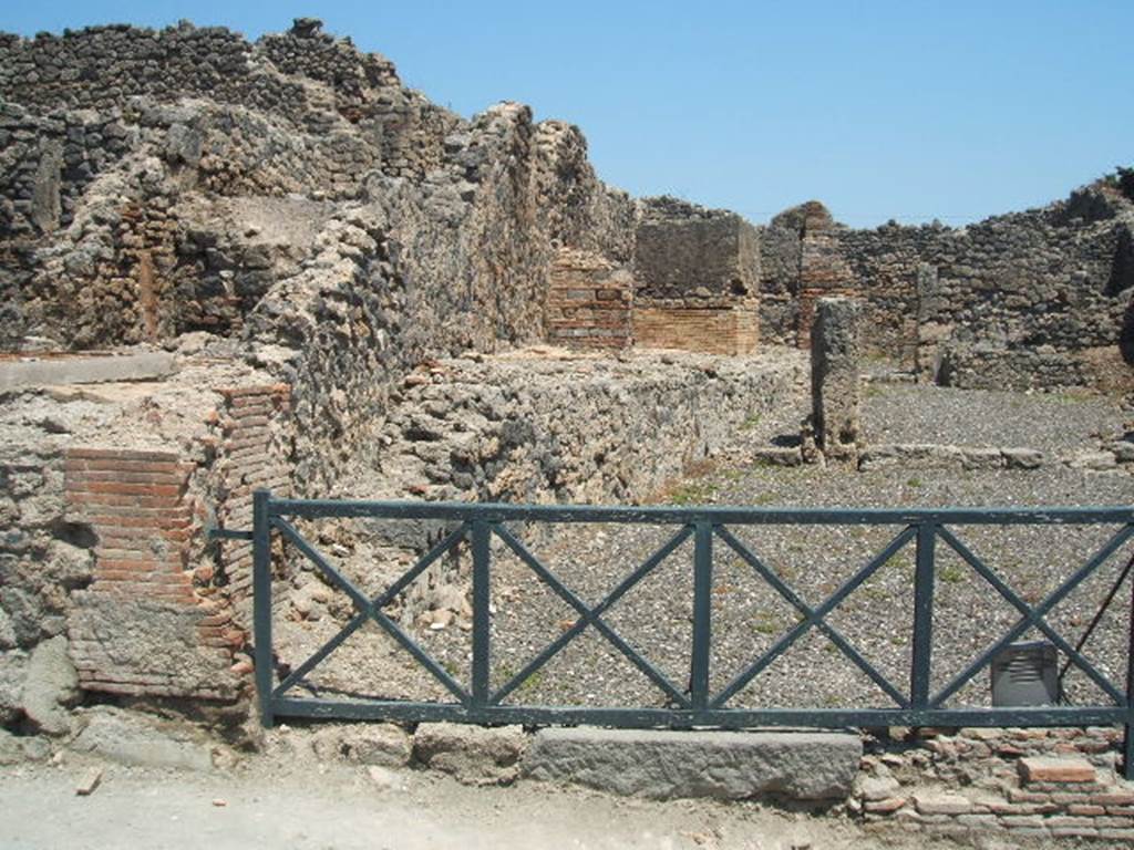 I.3.10 Pompeii. May 2005. Entrance to dwelling house on north side of I.3.9
Fiorelli said he thought it was a workshop with extra rooms, altered from its ancient design by the work directed by Domenico Fontana on the Sarno canal. See Pappalardo, U., 2001. La Descrizione di Pompei per Giuseppe Fiorelli (1875). Napoli: Massa Editore. (p.39)