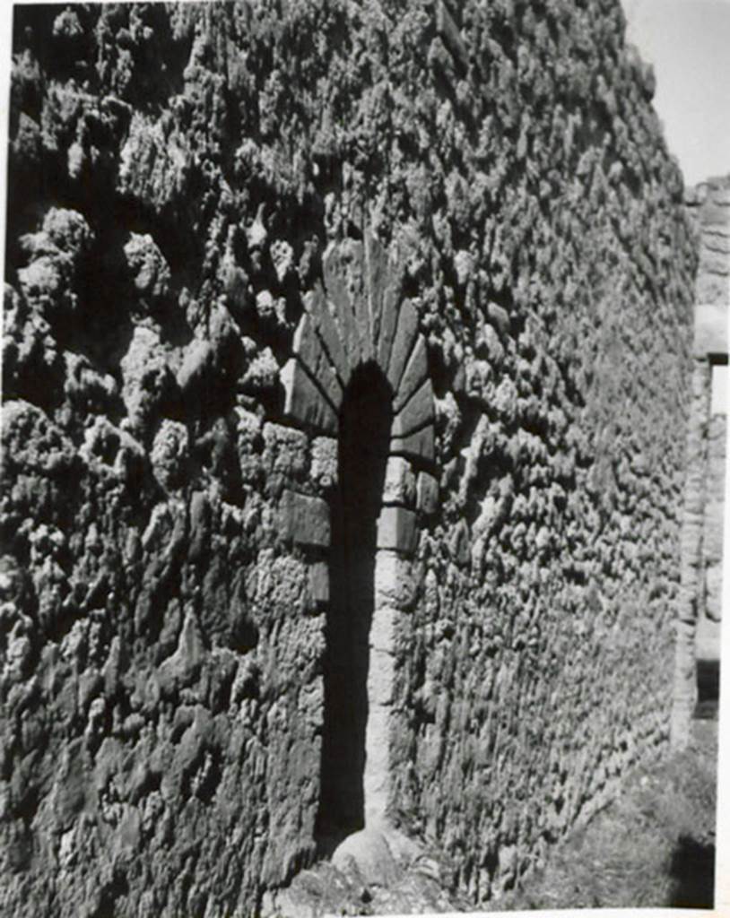 I.3.14 Pompeii. 1935 photograph taken by Tatiana Warscher. Looking north along west wall. 
See Warscher, T, 1935: Codex Topographicus Pompejanus, Regio I, 3: (no.29), Rome, DAIR, whose copyright it remains.