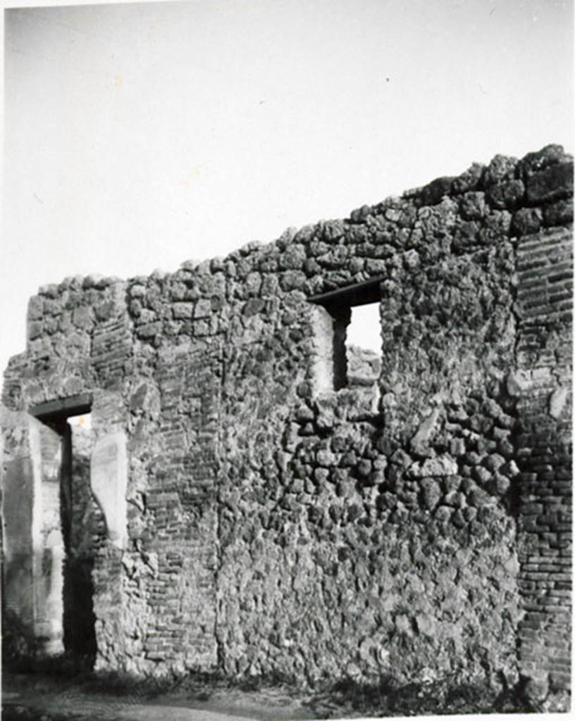 I.3.20/21 Pompeii. 1935 photograph taken by Tatiana Warscher. Looking south towards façade and window of  I.2.20 (on right), and doorway at I.2.21 (on left).
See Warscher, T, 1935: Codex Topographicus Pompejanus, Regio I, 3: (no.36), Rome, DAIR, whose copyright it remains.