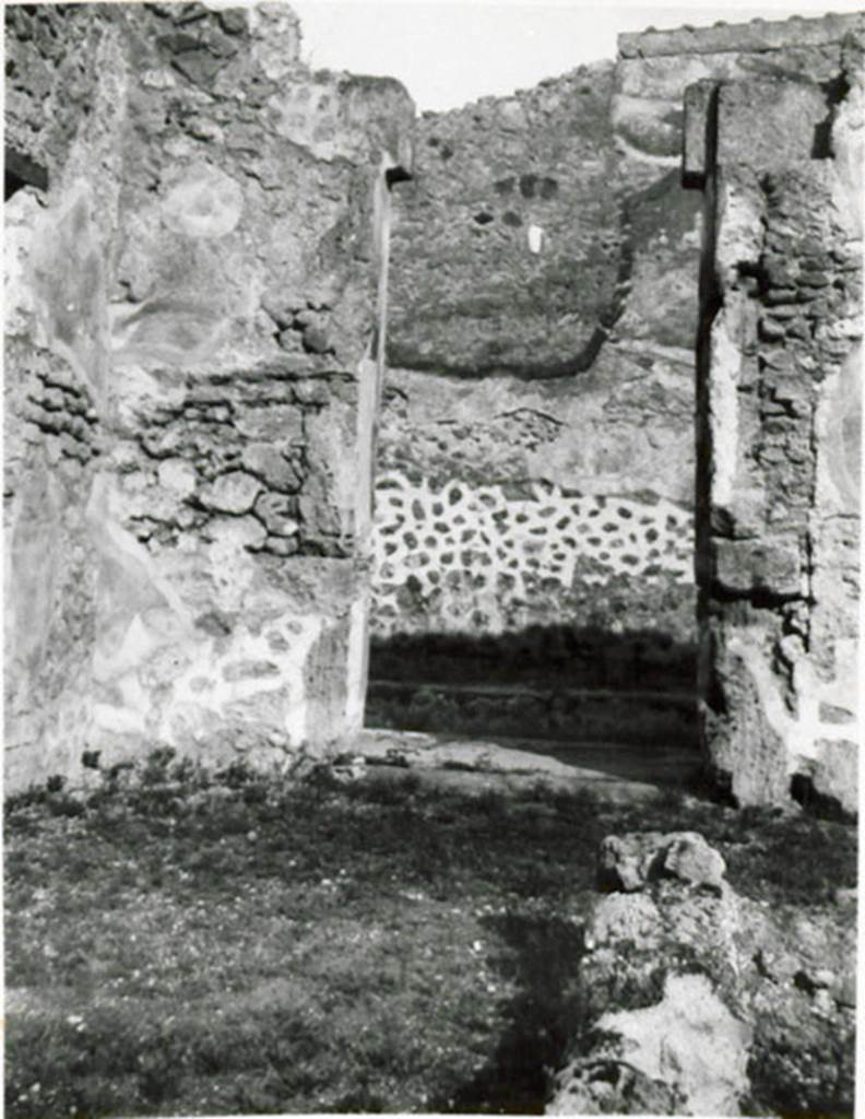 I.3.23 Pompeii. 1935 photograph taken by Tatiana Warscher. Looking north towards interior of entrance doorway, taken from the atrium. 
See Warscher, T, 1935: Codex Topographicus Pompejanus, Regio I, 3: (no.40), Rome, DAIR, whose copyright it remains.