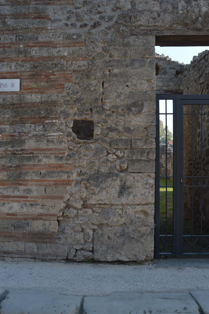 I.3.24 Pompeii. October 2017. Looking towards east side of entrance doorway.
Foto Taylor Lauritsen, ERC Grant 681269 DÉCOR.