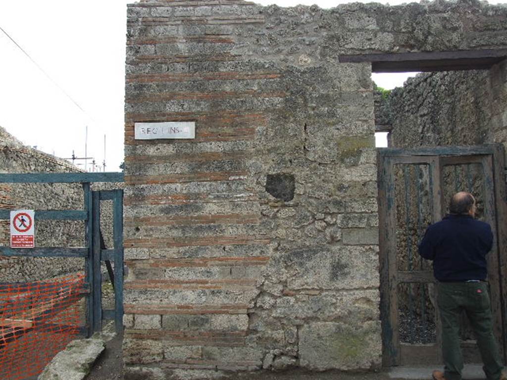 I.3.24 Pompeii. December 2006. East side of doorway. Site of wall painting of Hercules with his club. No trace remains.
On the left pilaster was depicted Hercules under a garland, in the right holding a skyphos, over the shoulder the club. 
On the right Pilaster was Mercury with Petasos (hat) and Marsupium (purse).
Am linken Pilaster war unter einer Girlande Herkules dargestellt, in der Rechten einen Skyphos haltend, über der Schulter die Keule. 
Am rechten Pilaster Merkur mit Petasos und Marsupium. 
See Fröhlich, T., 1991, Lararien und Fassadenbilder in den Vesuvstädten.  Mainz: von Zabern. (F3, p 306).