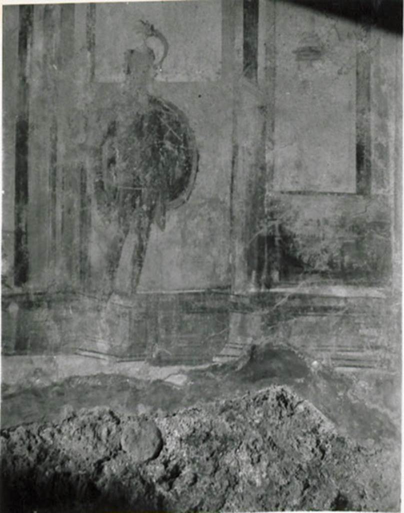 I.3.25 Pompeii. 1935 photograph taken by Tatiana Warscher. Oecus east wall. Figure at the south end of the east wall, stolen in 1977. According to Warscher, unfortunately she could not photograph the walls of the oecus because of the dimness of the light. She was limited to photograph only the first figure on the east wall. Warscher called this room a triclinium, although she acknowledged that Fiorelli described it as an oecus.
See Warscher, T, 1935: Codex Topographicus Pompejanus, Regio I, 3: (no.69), Rome, DAIR, whose copyright it remains.