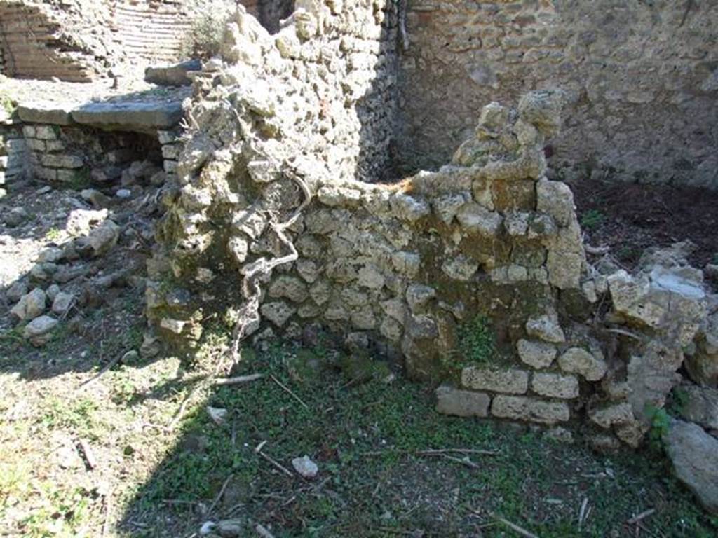 I.3.27 Pompeii. March 2009. West side of oven showing shape of a vessel. According to CTP, “some appurtenances such as three of the vessels around the oven are gone”
See Van der Poel, H. B., 1986. Corpus Topographicum Pompeianum, Part IIIA. Austin: University of Texas. (p.6)