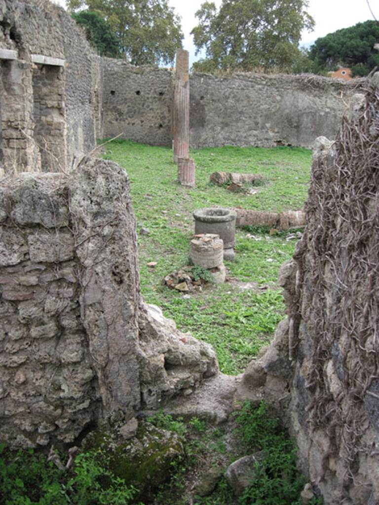 I.3.27 Pompeii. September 2010. Looking south in south-west corner of room. According to CTP, this would have been another “doorway blocked in antiquity”. See Van der Poel, H. B., 1986. Corpus Topographicum Pompeianum, Part IIIA. Austin: University of Texas. (p.6)
Photo courtesy of Drew Baker.