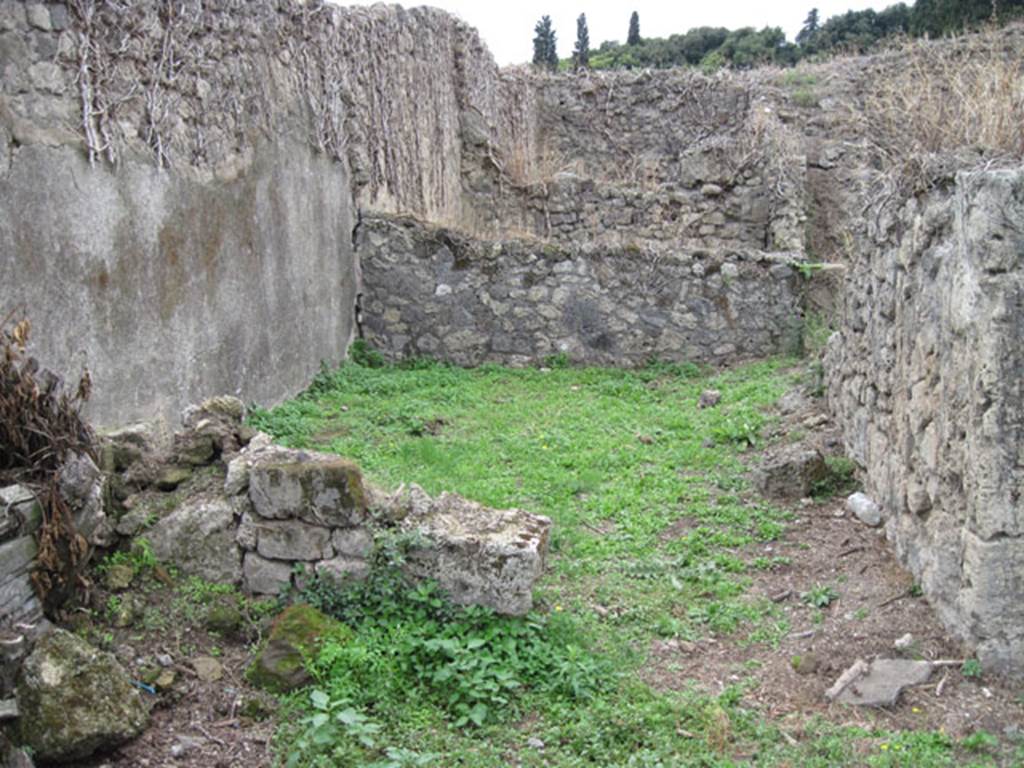 I.3.29 Pompeii. September 2010. Looking west through doorway into room 5, in south-west corner of atrium. Photo courtesy of Drew Baker.