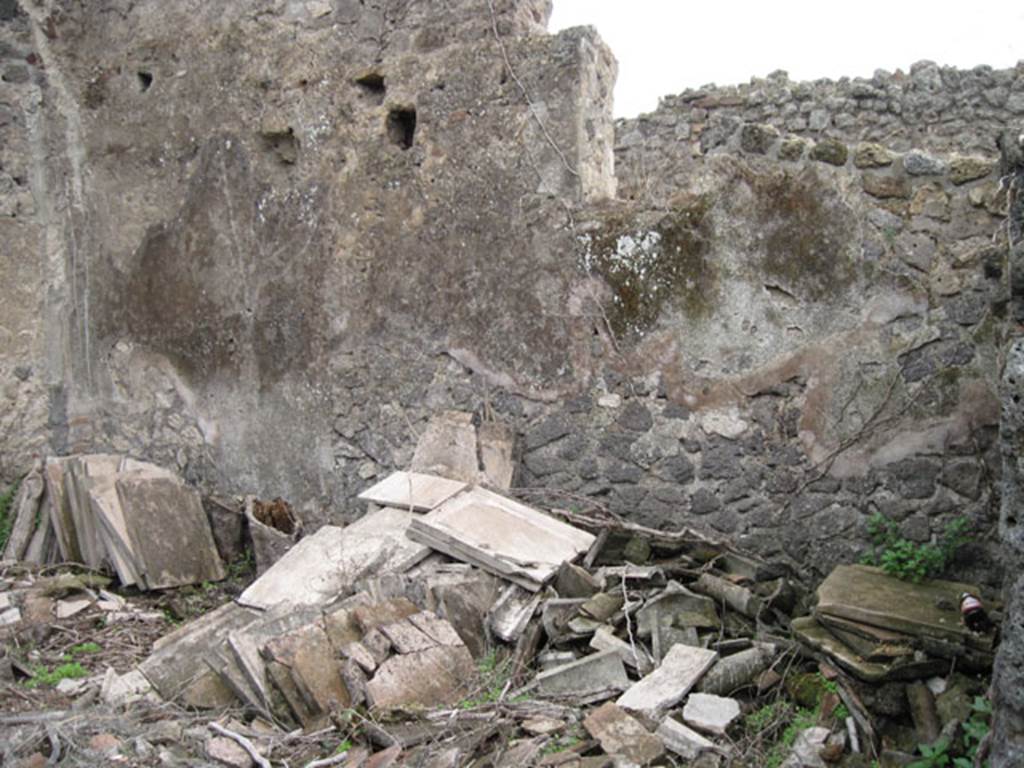 I.3.29 Pompeii. September 2010. South wall of room 6, the triclinium on south side of fauces.  Photo courtesy of Drew Baker.