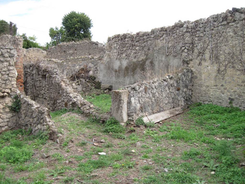 I.3.30 Pompeii. September 2010. Looking towards south-east corner from peristyle. Photo courtesy of Drew Baker.