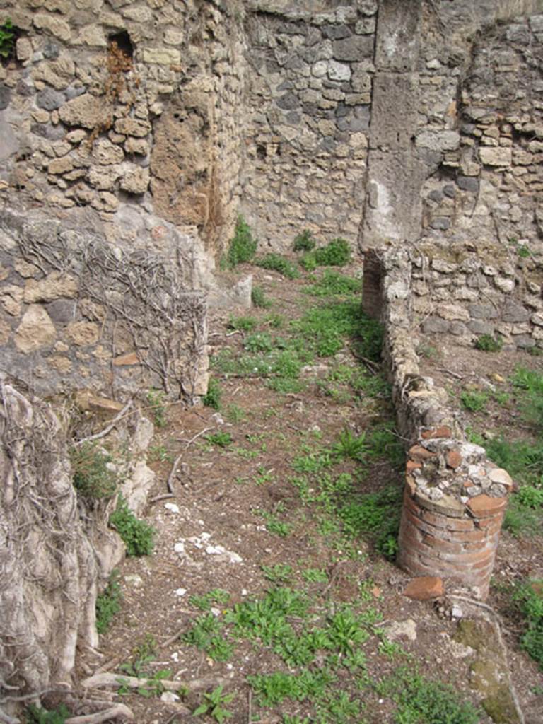 I.3.30 Pompeii. September 2010. Room 6, north portico, looking east to doorways to rooms 7 and 8. Photo courtesy of Drew Baker.