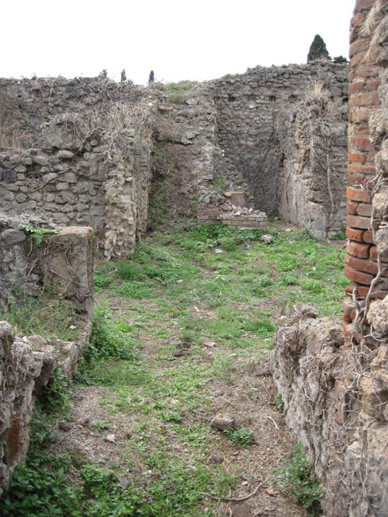 I.3.30 Pompeii. September 2010. Room 9, looking west from corridor towards peristyle. 
Photo courtesy of Drew Baker.