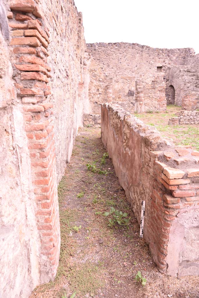 I.4.2 Pompeii. October 2019. Looking east along corridor on north side of tablinum.
Foto Tobias Busen, ERC Grant 681269 DÉCOR.